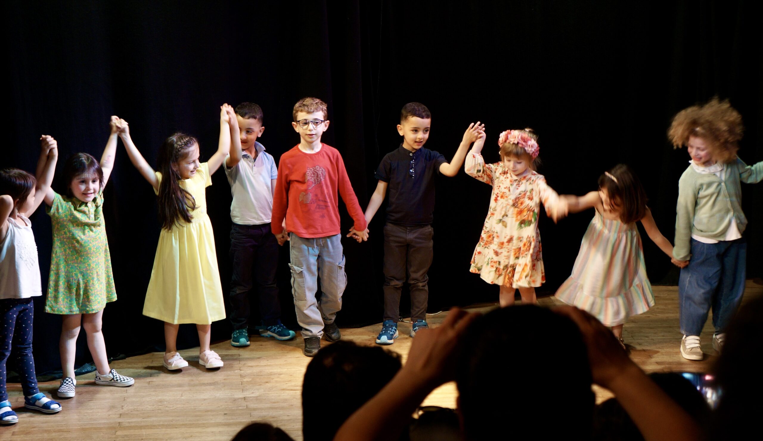 Les photos du stage théâtre cinéma au théâtre pandora de la compagnie maya