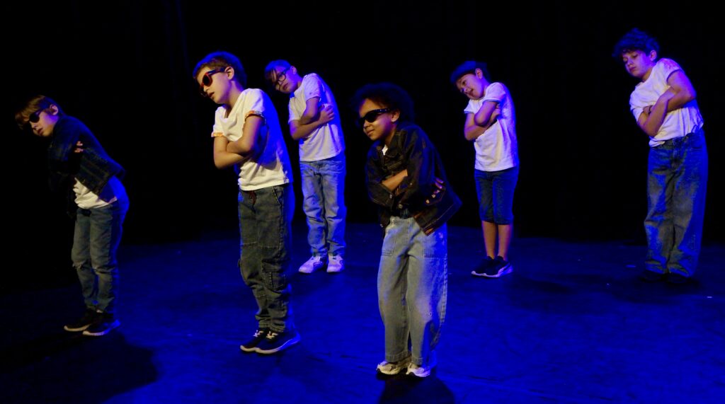 Retour en photos sur le spectacle de fin d'année des élèves hip-hop de Joana de la compagnie maya