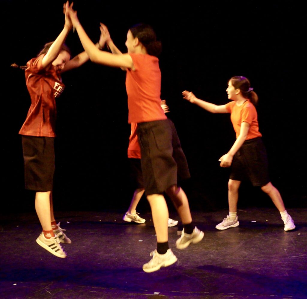 Retour en photos sur le spectacle de fin d'année des élèves hip-hop de Marzia de la compagnie maya