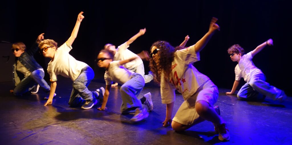 Retour en photos sur le spectacle de fin d'année des élèves hip-hop de Joana de la compagnie maya