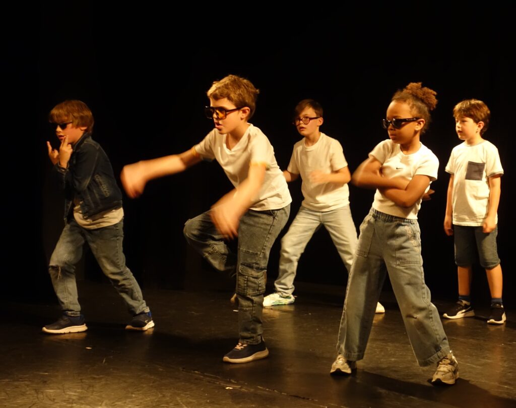 Retour en photos sur le spectacle de fin d'année des élèves hip-hop de Joana de la compagnie maya