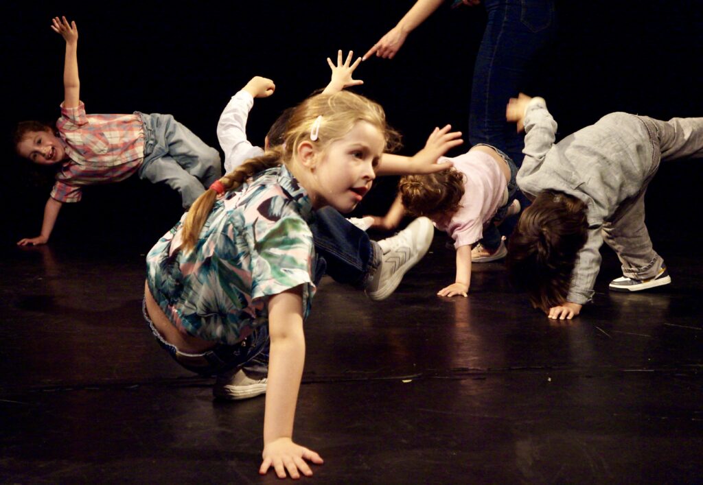 Retour en photos sur le spectacle de fin d'année des élèves hip-hop de Joana de la compagnie maya