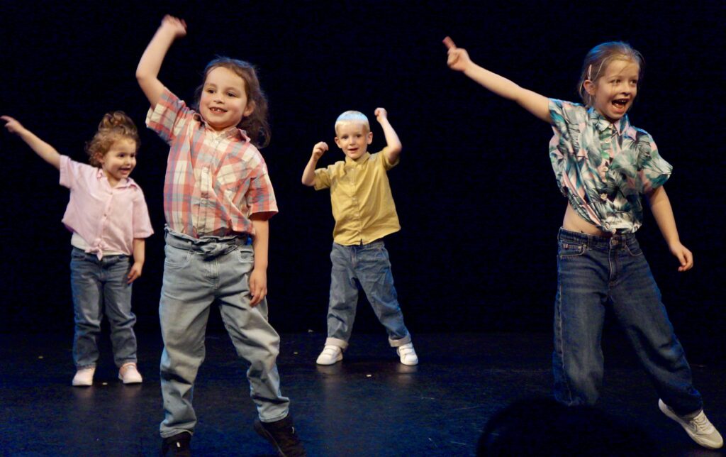 Retour en photos sur le spectacle de fin d'année des élèves hip-hop de Joana de la compagnie maya
