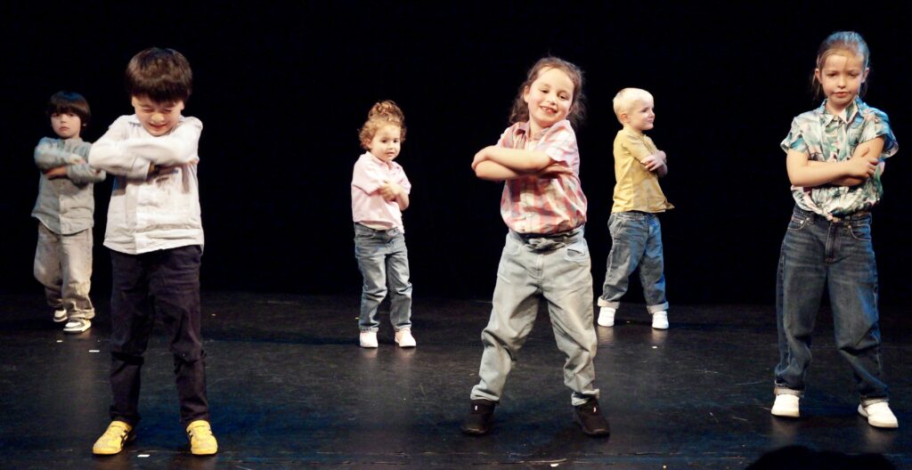 Retour en photos sur le spectacle de fin d'année des élèves hip-hop de Joana de la compagnie maya