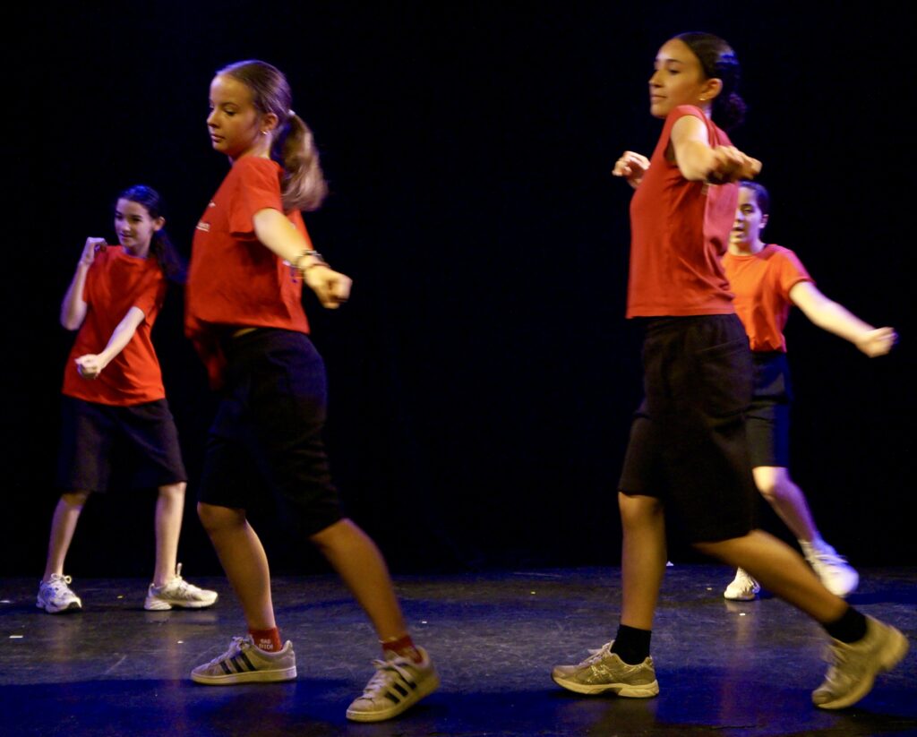 Retour en photos sur le spectacle de fin d'année des élèves hip-hop de Marzia de la compagnie maya