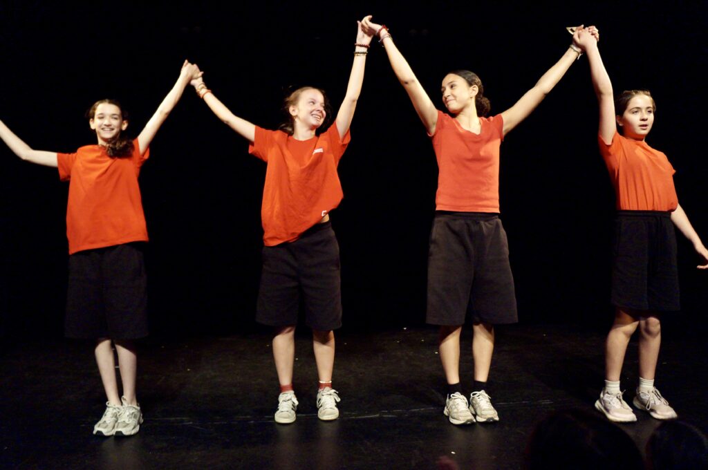 Retour en photos sur le spectacle de fin d'année des élèves hip-hop de Marzia de la compagnie maya