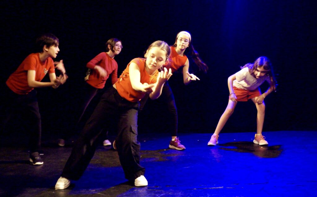 Retour en photos sur le spectacle de fin d'année des élèves hip-hop de Sarahël de la compagnie maya