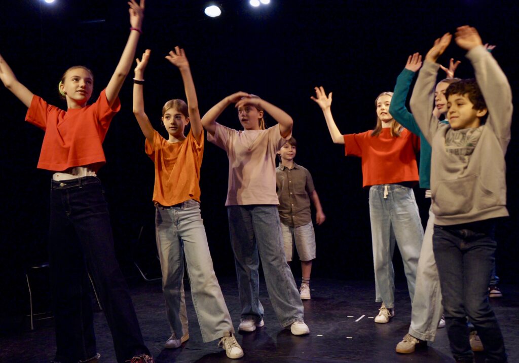 Retour en photos sur le spectacle de fin d'année des élèves d'improvisation d'Andréa de la compagnie maya