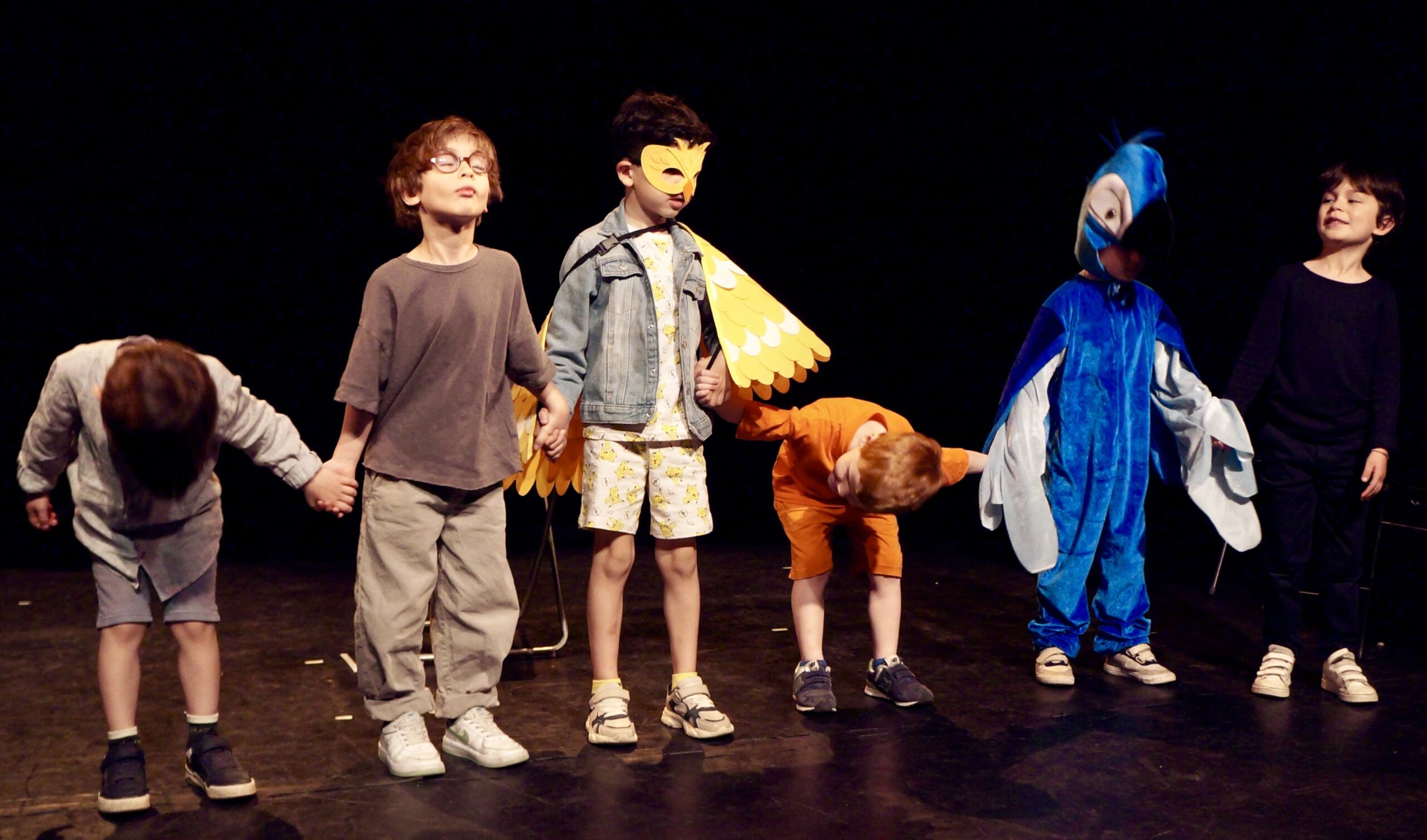 Retour en photos sur le spectacle de fin d'année des élèves de théâtre de Marie de la compagnie maya