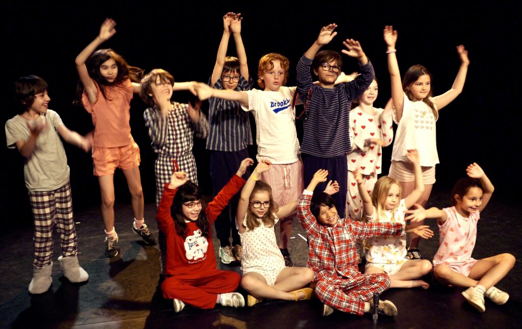 Retour en photos sur le spectacle de fin d'année des élèves de théâtre de Léa de la compagnie maya