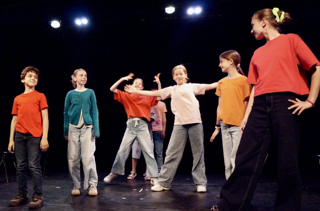 Retour en photos sur le spectacle de fin d'année des élèves d'improvisation d'Andréa de la compagnie maya