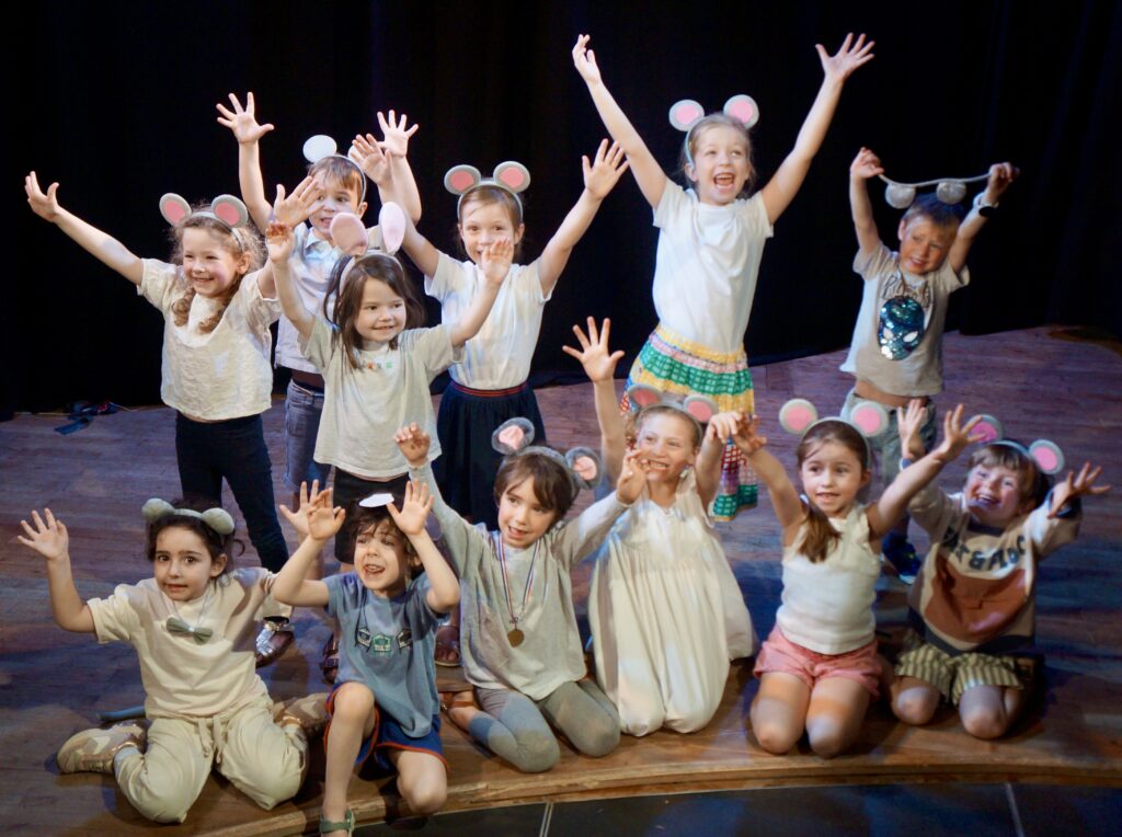 etour en photos sur le spectacle de fin d'année des élèves de théâtre de la compagnie maya