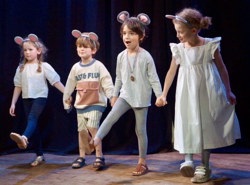 etour en photos sur le spectacle de fin d'année des élèves de théâtre de la compagnie maya