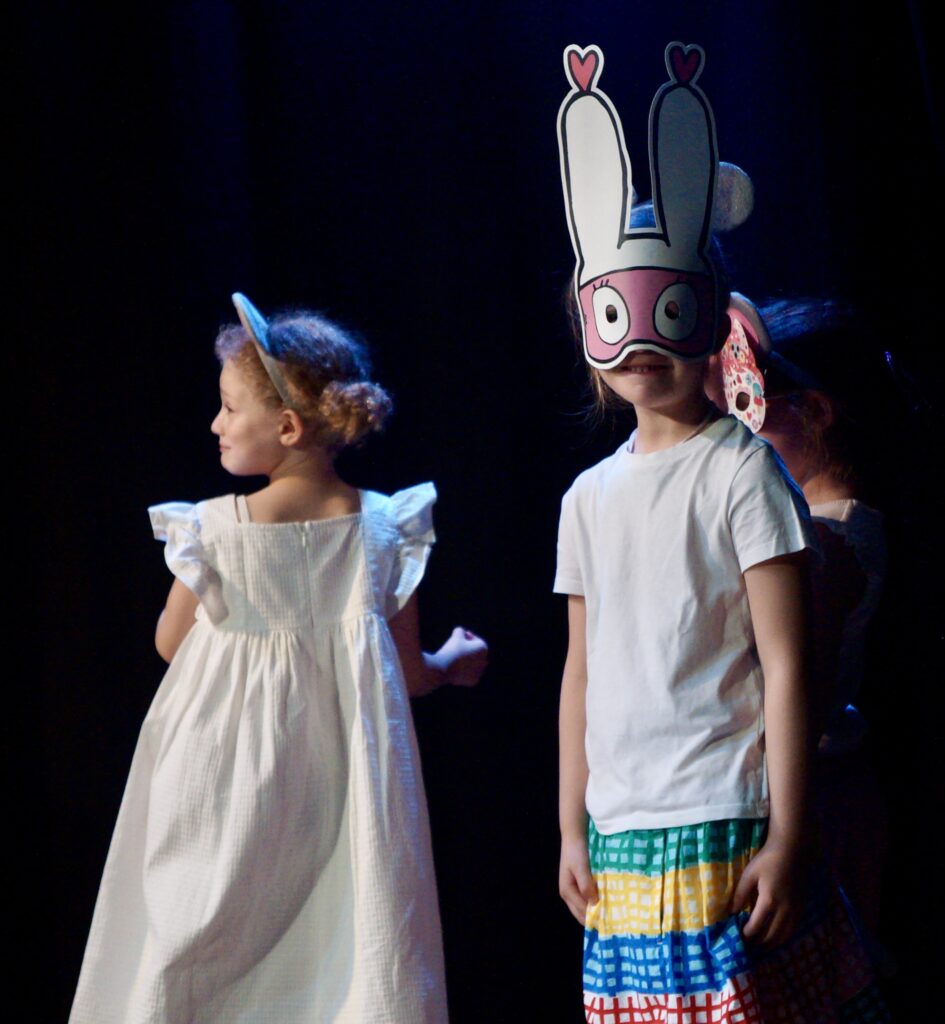 etour en photos sur le spectacle de fin d'année des élèves de théâtre de la compagnie maya