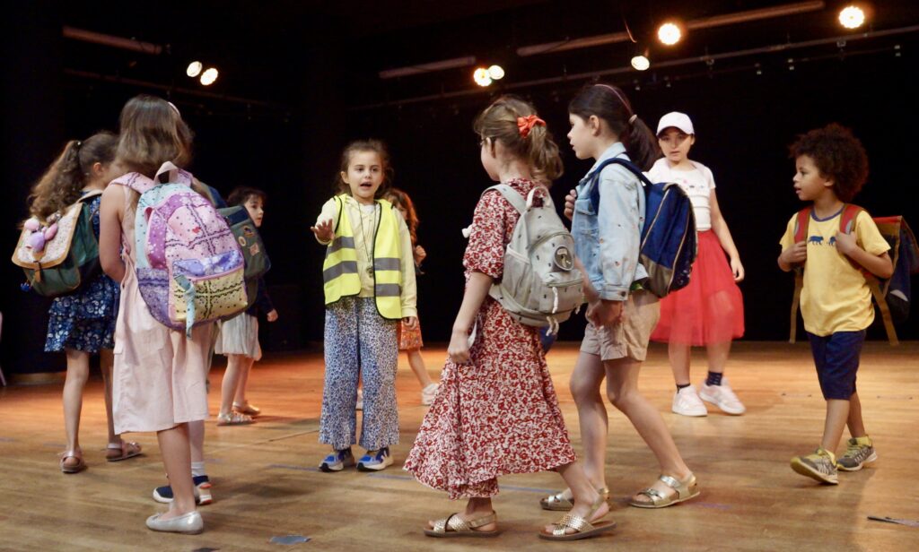 Retour en photos sur le spectacle de fin d'année des élèves de theatre de la compagnie maya