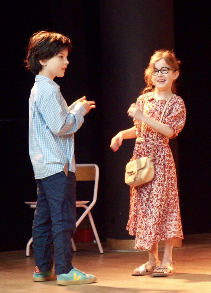 Retour en photos sur le spectacle de fin d'année des élèves de theatre de la compagnie maya