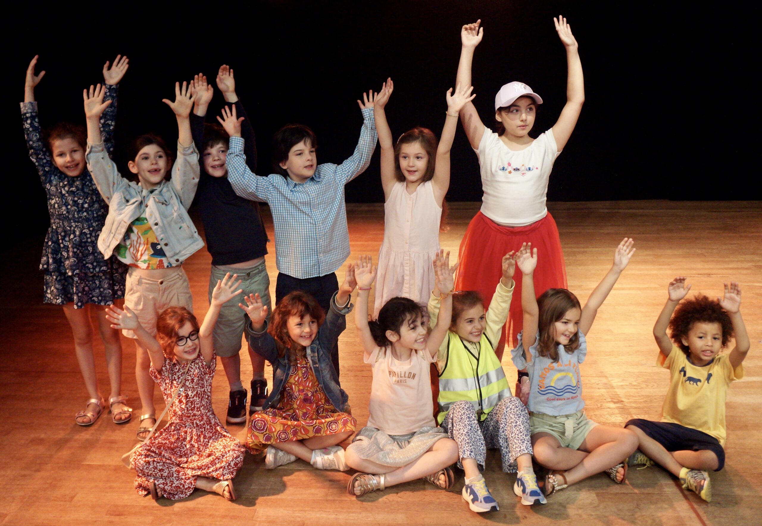 Retour en photos sur le spectacle de fin d'année des élèves de theatre de la compagnie maya