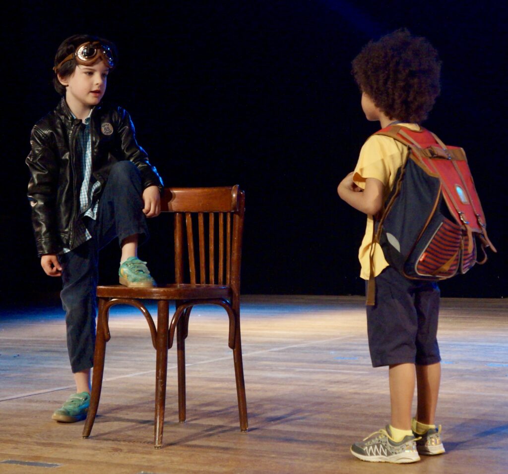 Retour en photos sur le spectacle de fin d'année des élèves de theatre de la compagnie maya