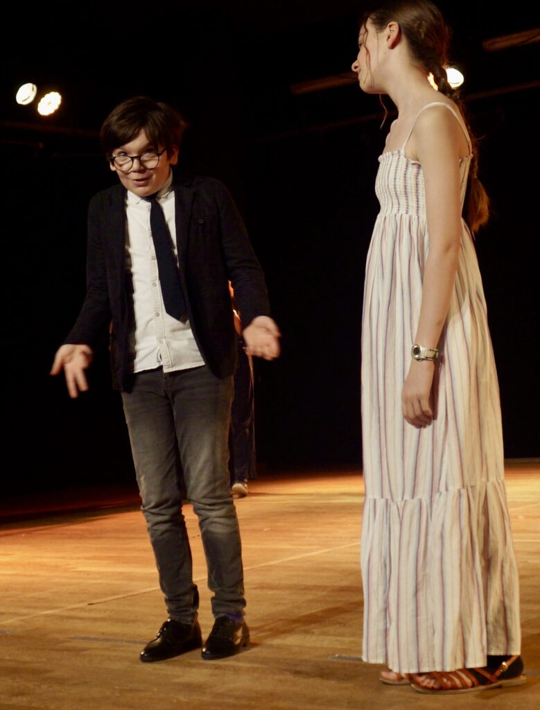 Retour en photos sur le spectacle de fin d'année des élèves de theatre de la compagnie maya