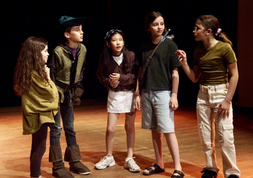 Retour en photos sur le spectacle de fin d'année des élèves de theatre de la compagnie maya